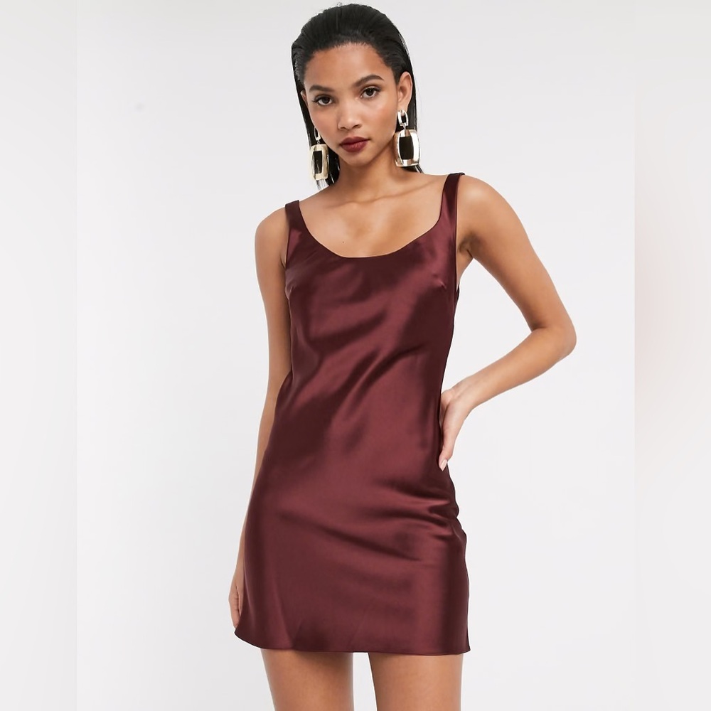 ASOS DESIGN US 6
Scoop Neck Mini Satin Slip Dress